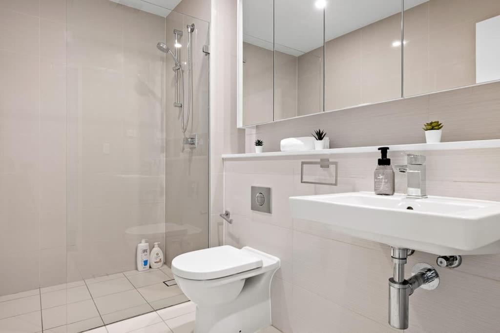 Kind Bed W Sofabed In Ryde - Fast Wifi * Sydney