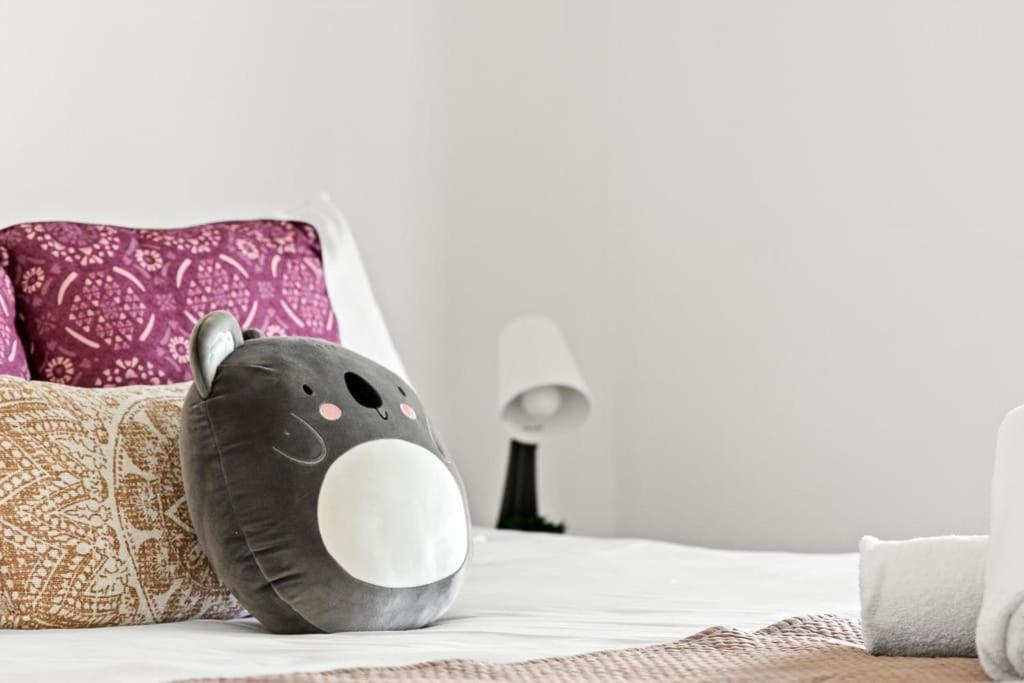 Kind Bed W Sofabed In Ryde - Fast Wifi * Sydney
