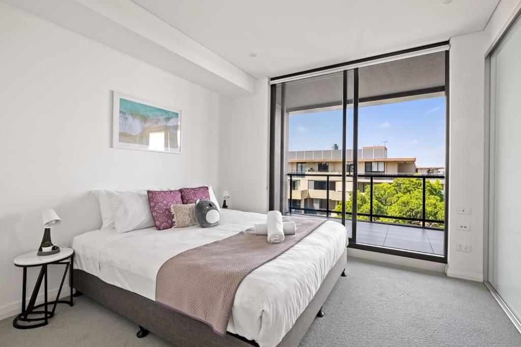 Kind Bed W Sofabed In Ryde - Fast Wifi Sydney