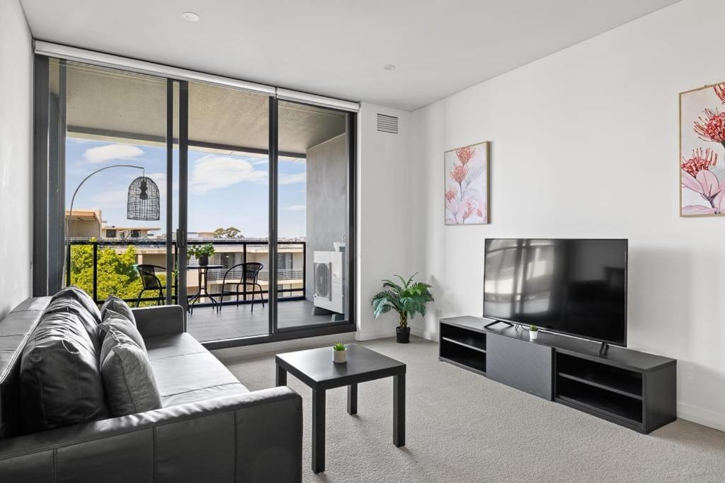 Kind Bed W Sofabed In Ryde - Fast Wifi Apartment *